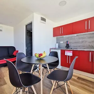 https://village-lipa.hotels-in-ljubljana.com